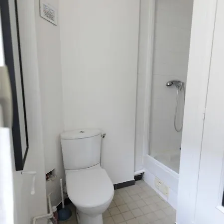 Nice Bright And Cosy Studio Near Nation